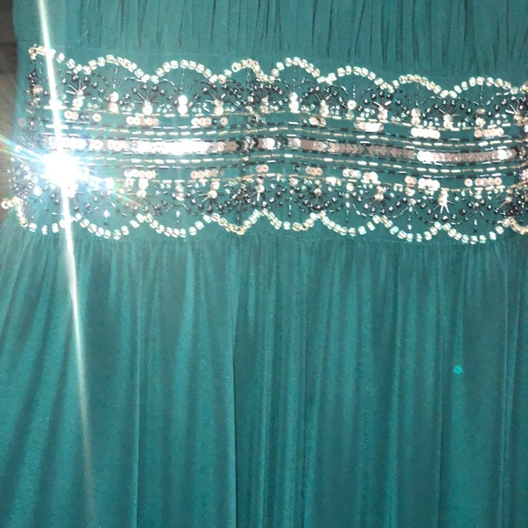 Formal dress - Picture 2 of 2